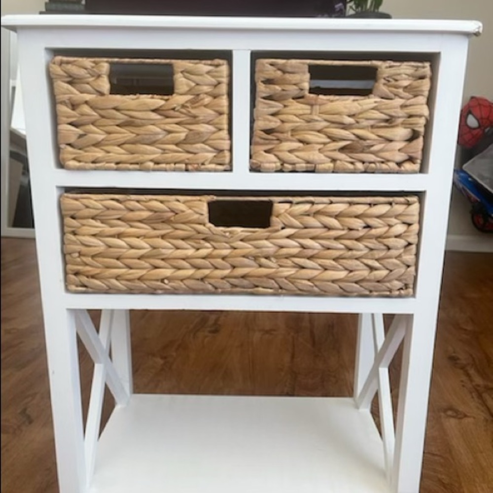 White tiny table